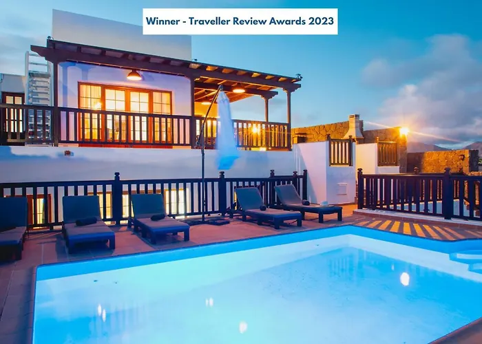 Villa Vista Reina - Luxury 6 Bedroom - Heated Pool- Views - Pool Table - Vista Lobos - Playa Blanca