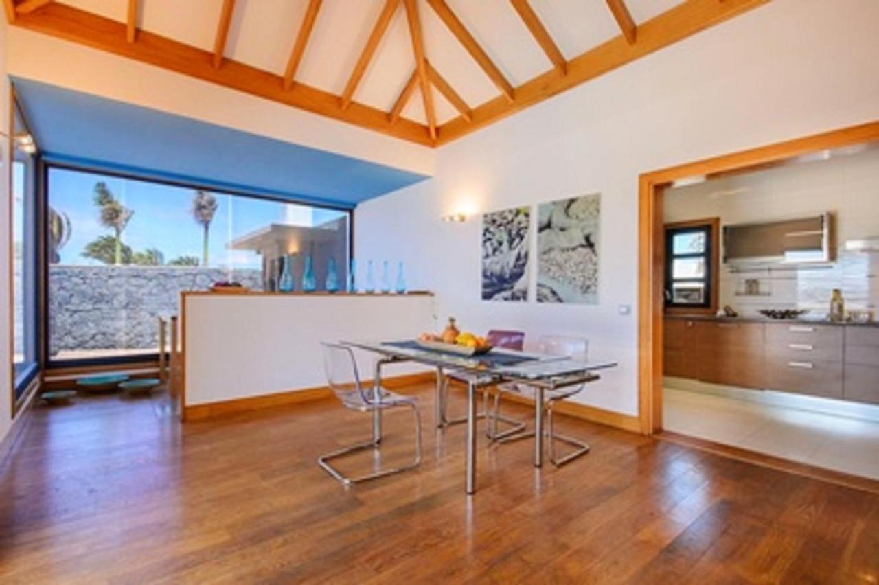 Pousada Villa: Beachside Retreat With Pool & Wi-fi