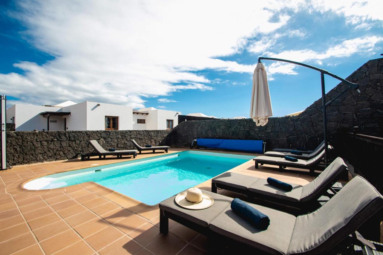 Vista Reina - Luxury 6 Bedroom - Heated Pool- Views - Pool Table - Vista Lobos -
