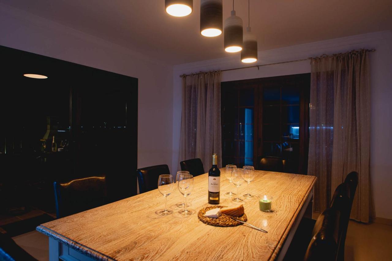 Vista Reina - Luxury 6 Bedroom - Heated Pool- Views - Pool Table - Vista Lobos - *