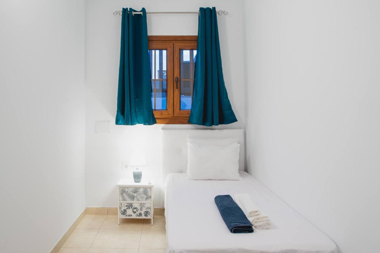 Vista Reina - Luxury 6 Bedroom - Heated Pool- Views - Pool Table - Vista Lobos - Villa Playa Blanca (Lanzarote)
