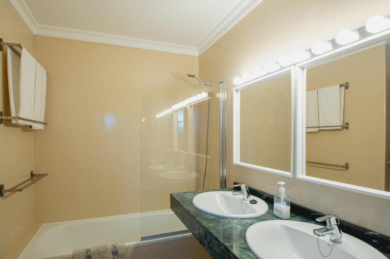 Vista Reina - Luxury 6 Bedroom - Heated Pool- Views - Pool Table - Vista Lobos -