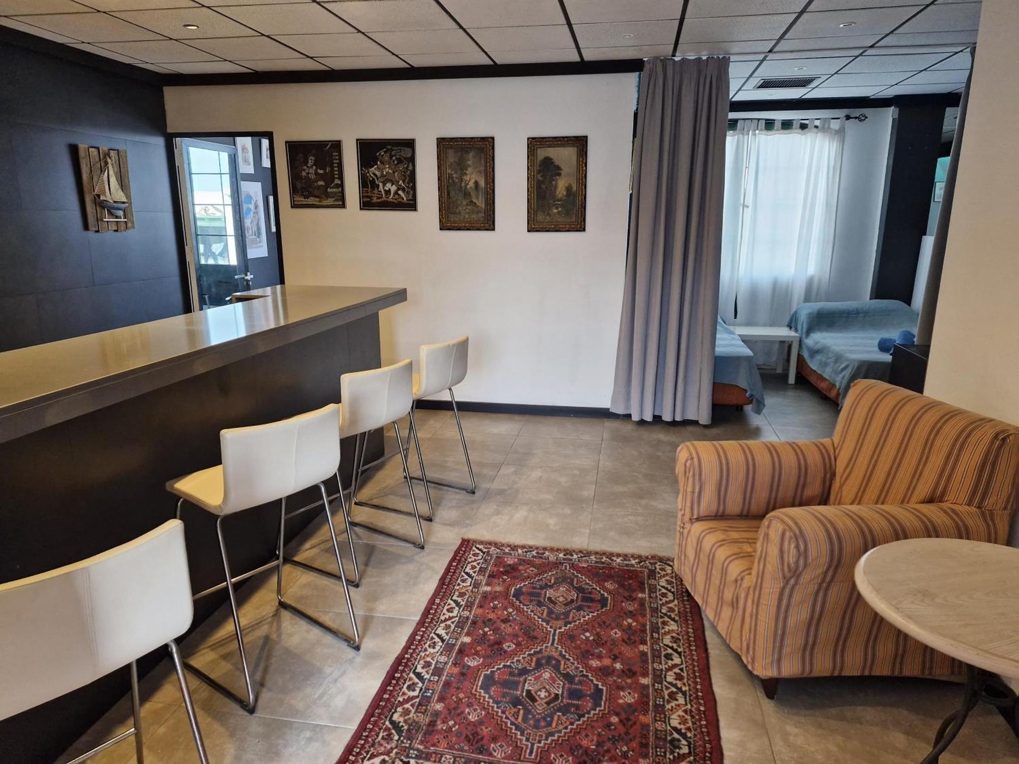 Chill 12 Albergue