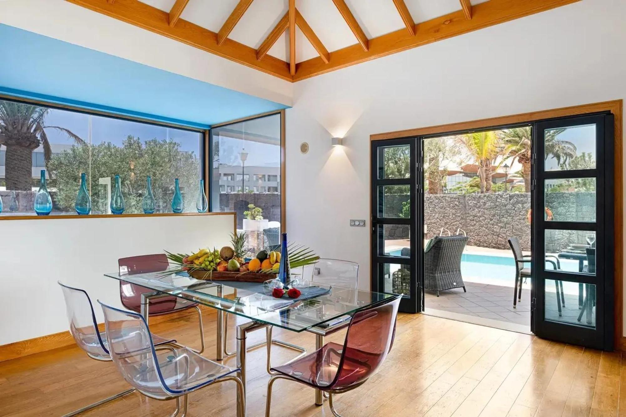 Pousada Villa: Beachside Retreat With Pool & Wi-fi Playa Blanca (Lanzarote)