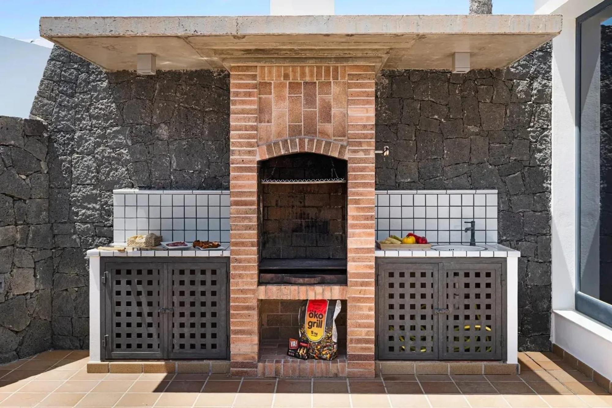 Pousada Villa: Beachside Retreat With Pool & Wi-fi *