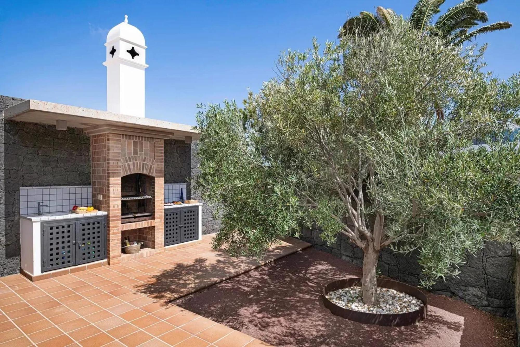 Villa: Beachside Retreat With Pool & Wi-fi *
