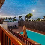 Stylish 6 Bedroom Villa Princesa - Hot Tub - Heated Pool - Near Beach & Waterparks