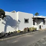 Villa Casa Karoline With A Sunny Terrace, Heated Pool, Comfort And Privacy In A Quiet Neighborhood