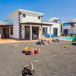 Eslanzarote Villa Eleonor, Super Wifi, Heated Pool, Sat Tv