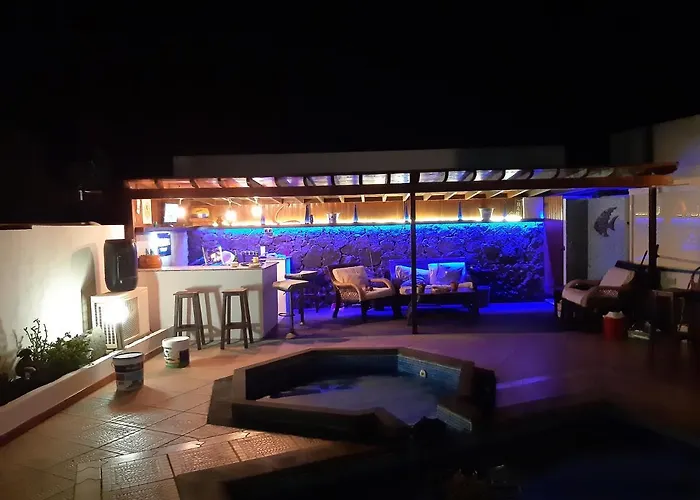 Extremely Private Villa, Heated Pool & Jacuzzi, Pool Wet Bar, Great Views.