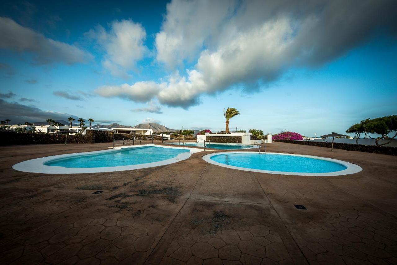 Backpackers Playa Blanca Bed & Breakfast *