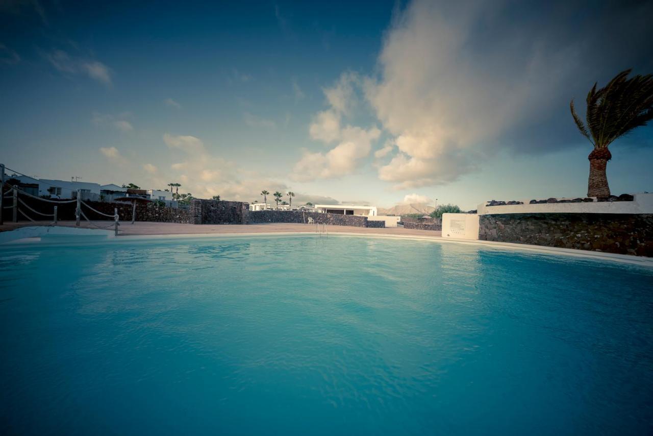 Backpackers Playa Blanca Bed & Breakfast