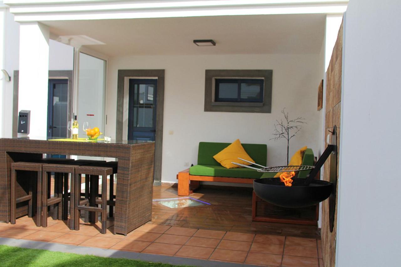 Elegant Playa Blanca: Poolside Retreat Playa Blanca (Lanzarote)