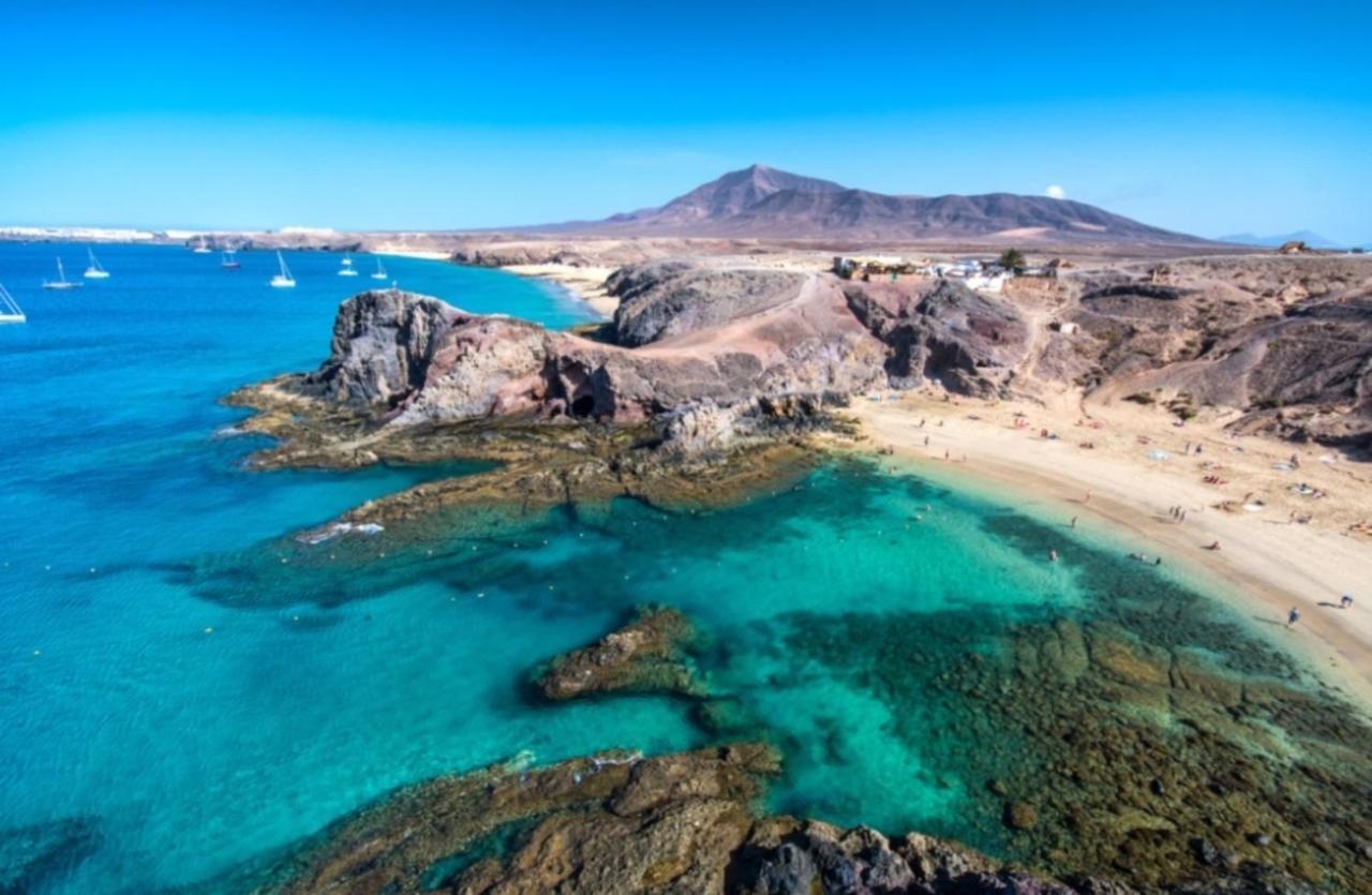Elegant Playa Blanca: Poolside Retreat Villa Playa Blanca (Lanzarote)