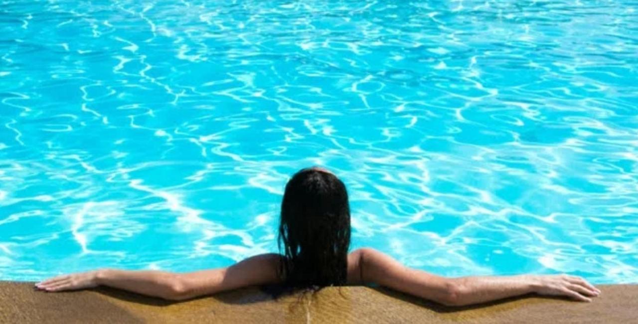 Villa Elegant Playa Blanca: Poolside Retreat *