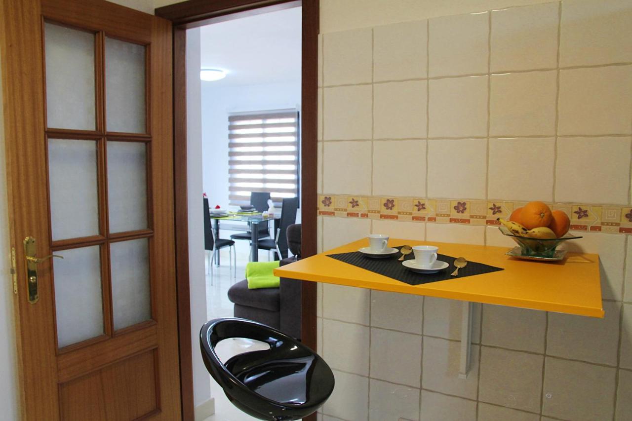 Villa Elegant Playa Blanca: Poolside Retreat *
