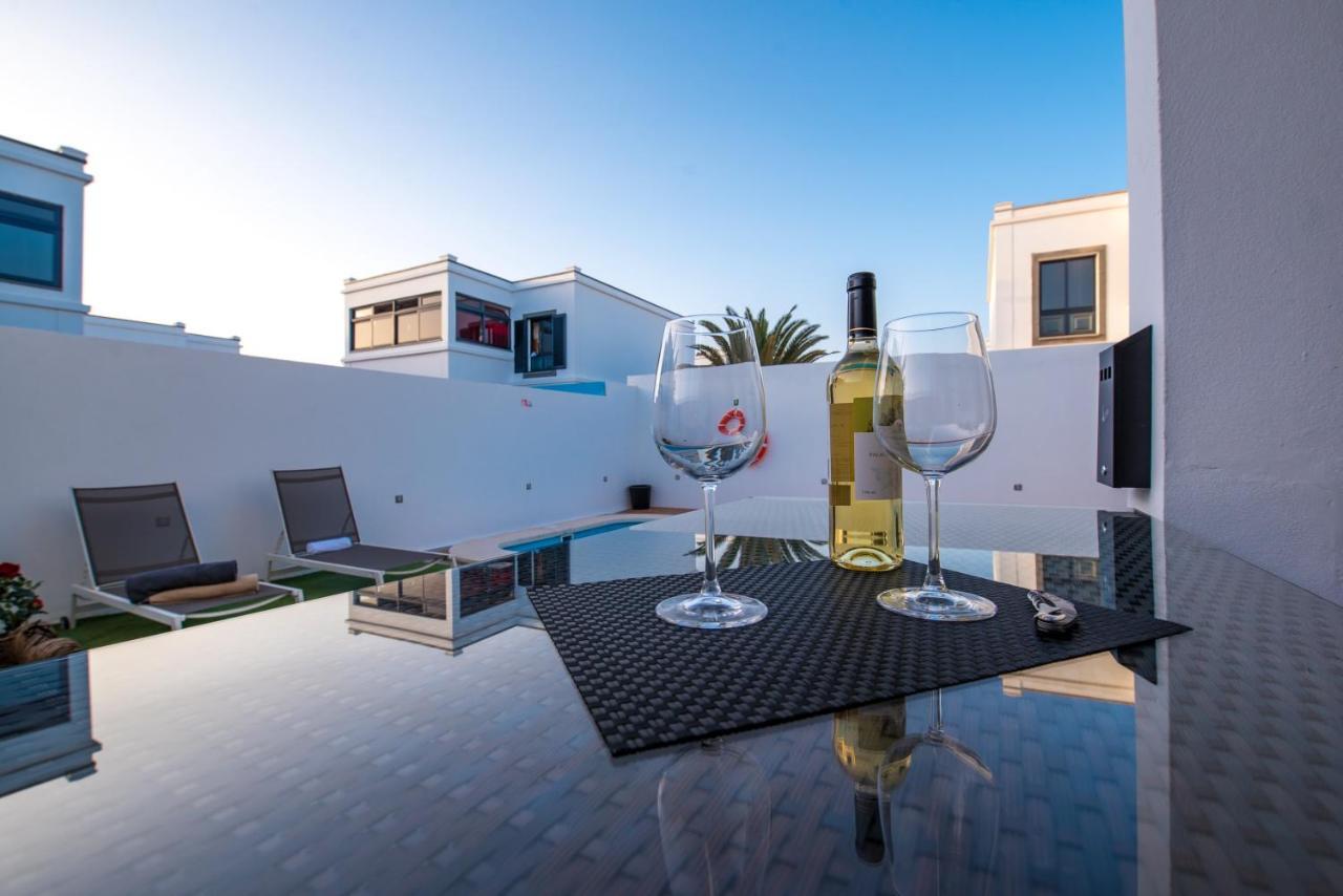 Elegant Playa Blanca: Poolside Retreat Villa Playa Blanca (Lanzarote)