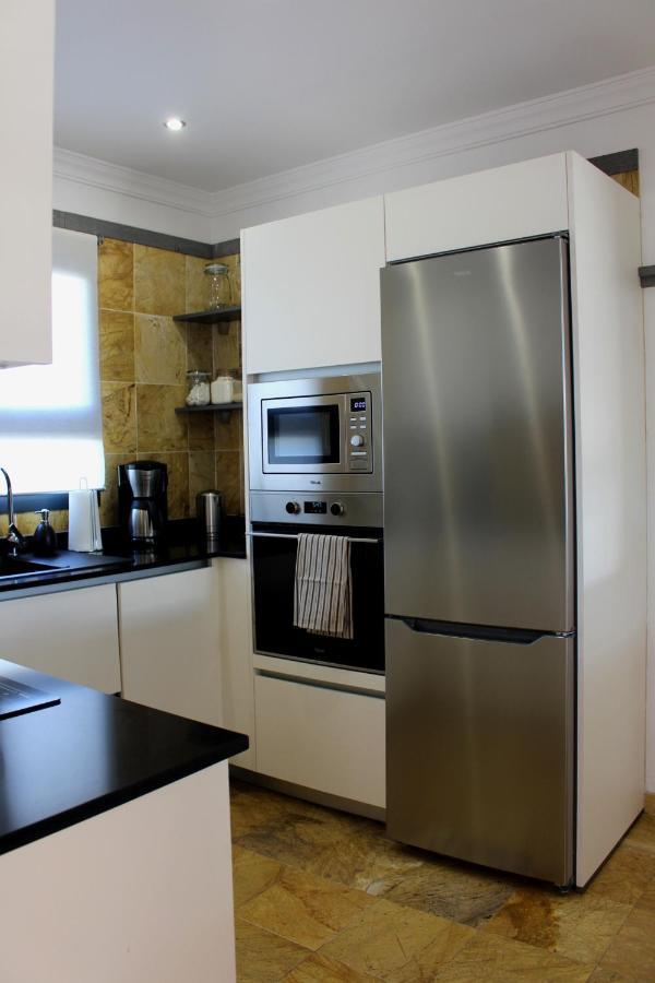 Villa Casa Karoline With A Sunny Terrace, Heated Pool, Comfort And Privacy In A Quiet Neighborhood