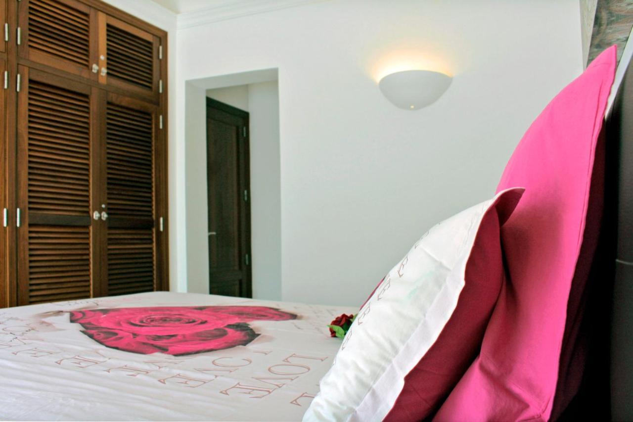Casa Karoline With A Sunny Terrace, Heated Pool, Comfort And Privacy In A Quiet Neighborhood Villa *