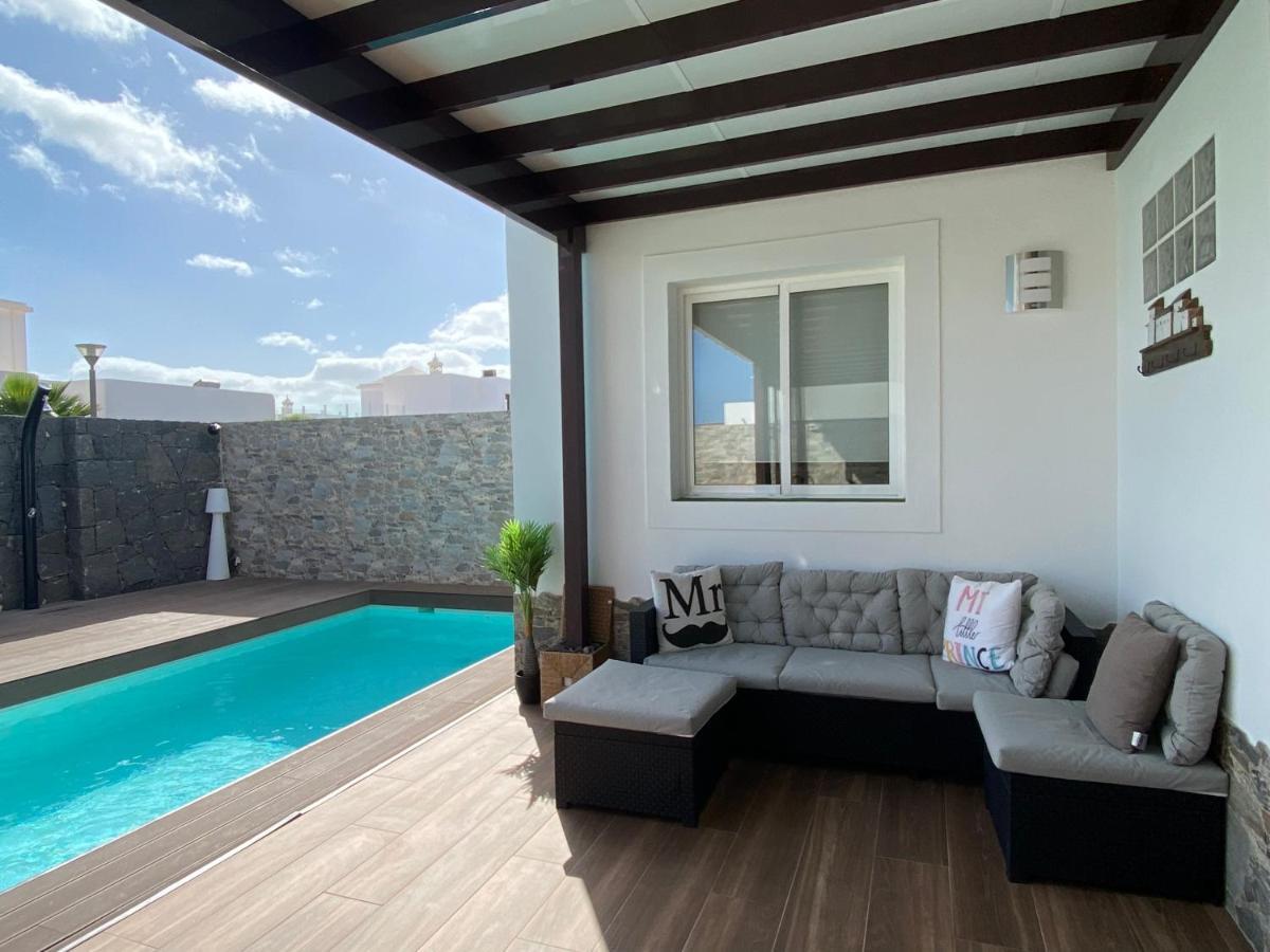 Laura 31 Playa Blanca (adults Only) *