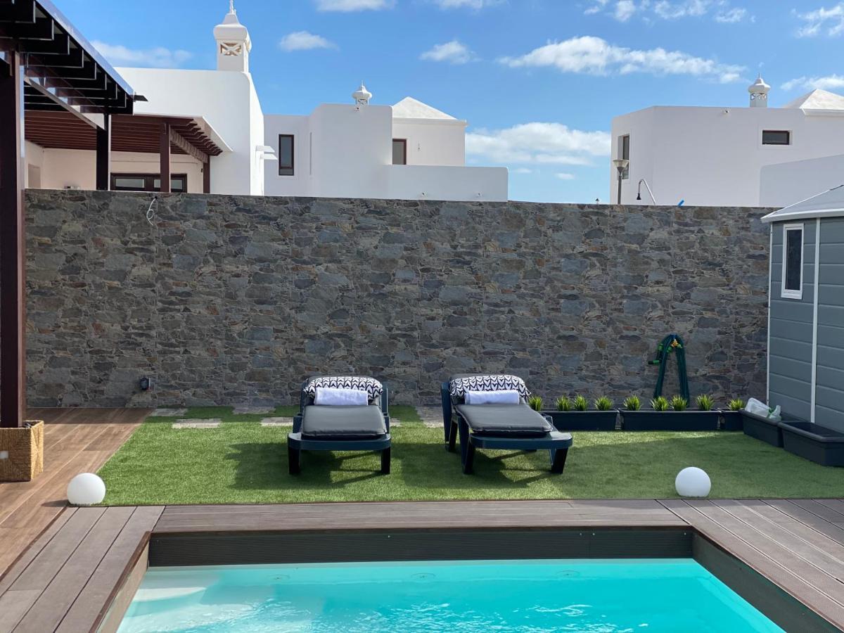 Laura 31 Playa Blanca (adults Only) *