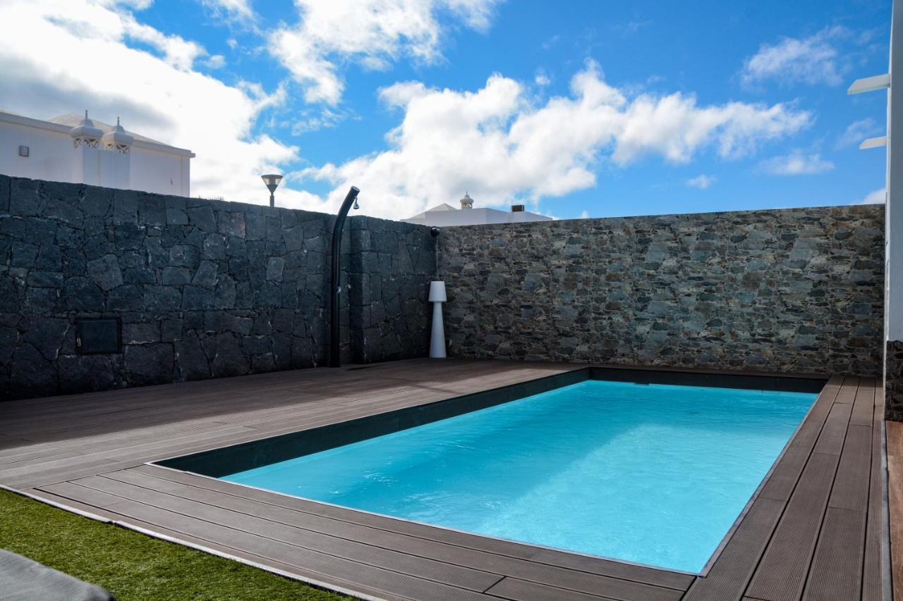 Laura 31 Playa Blanca (adults Only) *