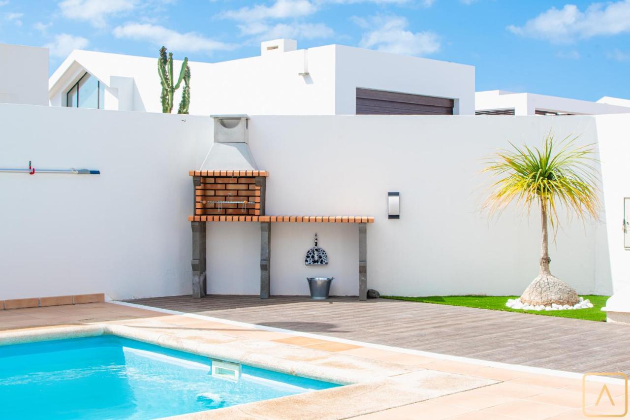 Orcades Close To Town Center Pool&a/c Villa