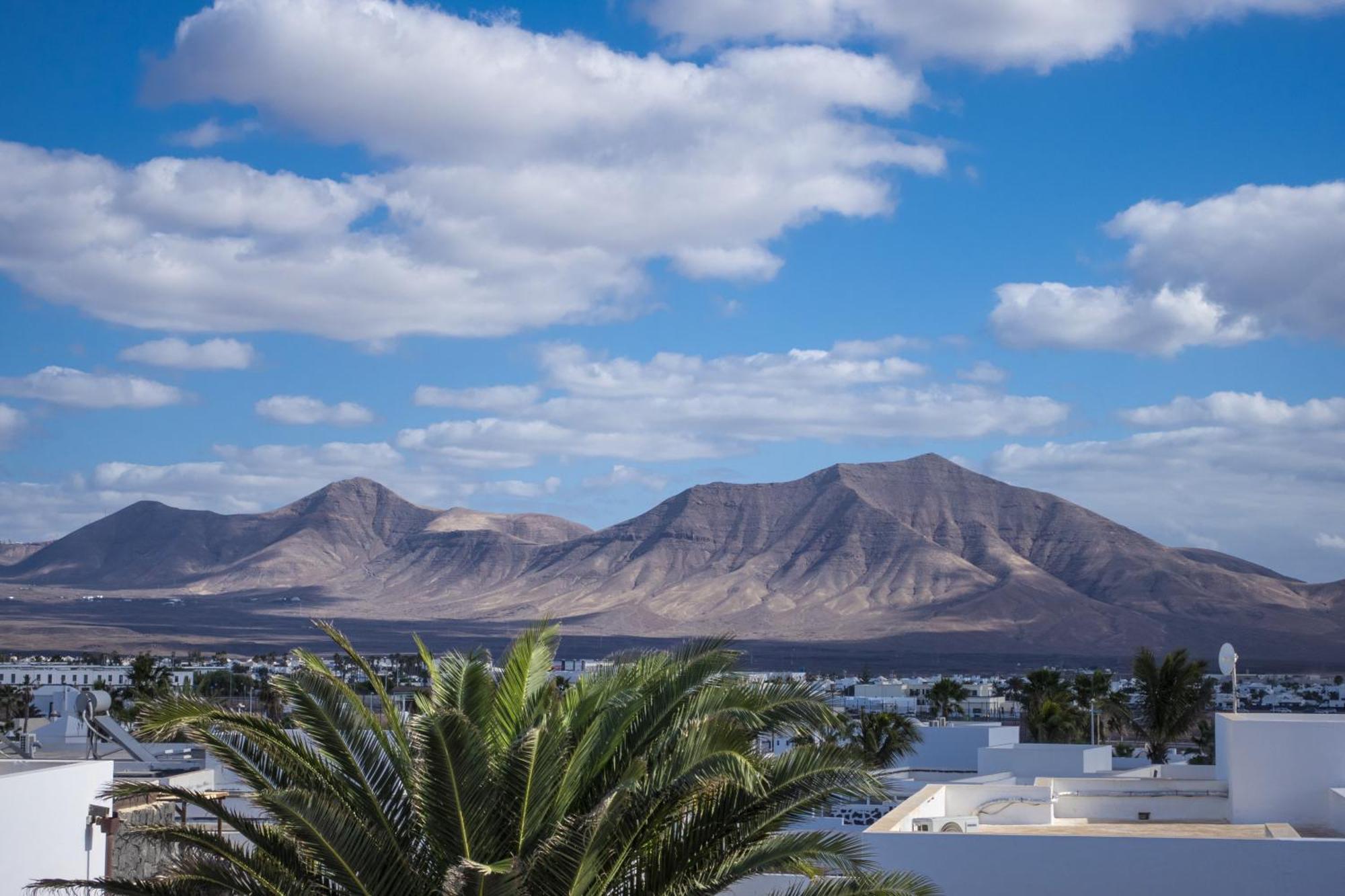Villa Excellent 4 Bedrooms Mestana Modern Interiors Sea Mountain Views Playa Blanca (Lanzarote)