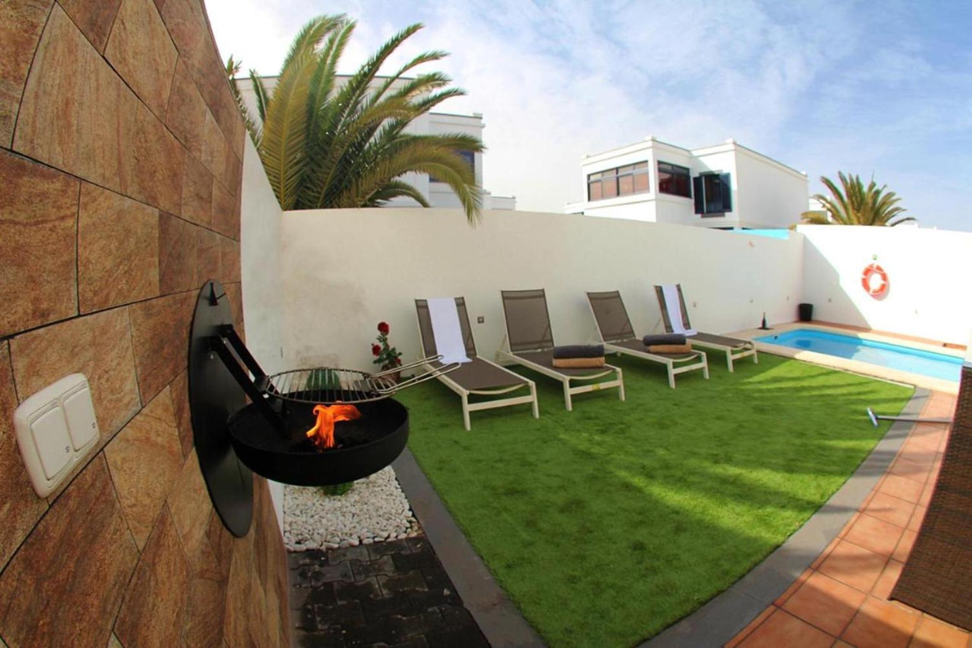Elegant Playa Blanca: Poolside Retreat * Playa Blanca (Lanzarote)