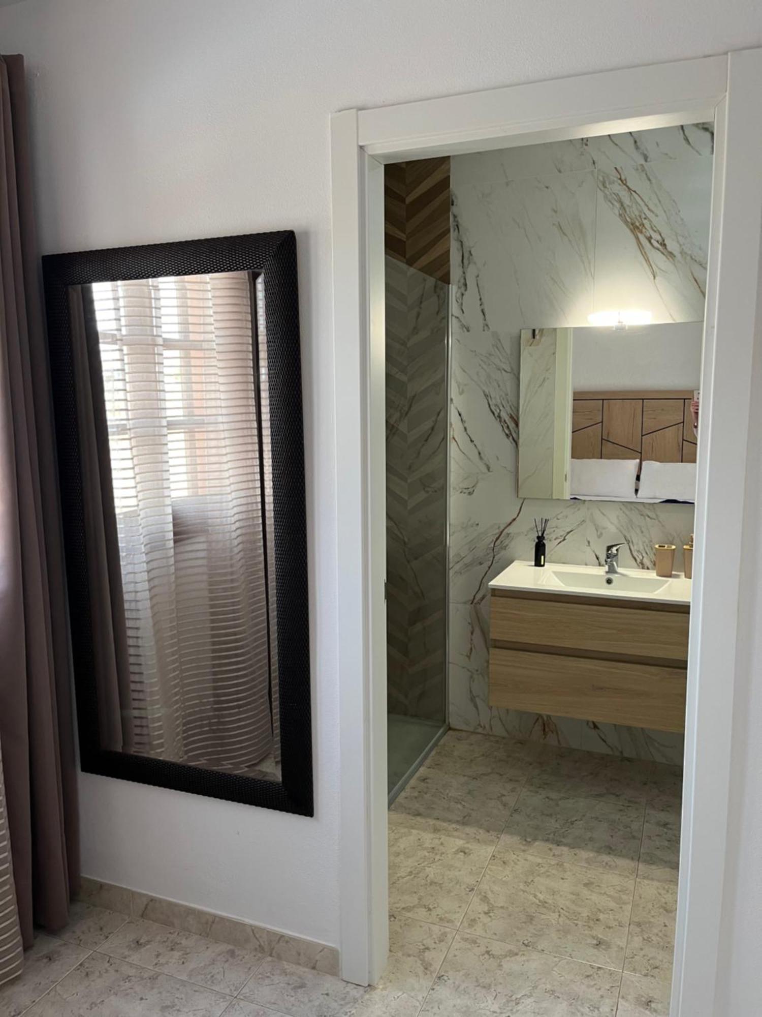 Apartamento Private In A Great Location In With Shared Pool *