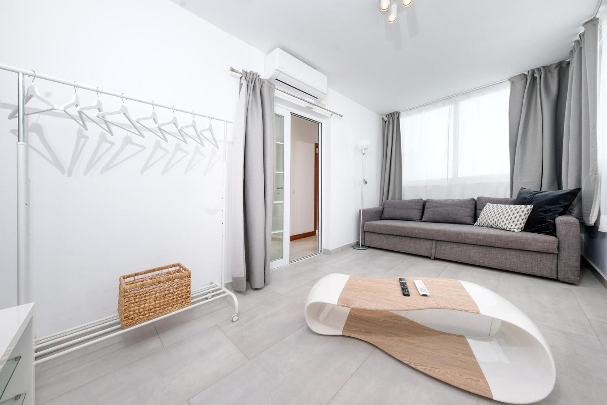 Lanzarote 2-private Pool, Bbq, Air-con Holiday home *