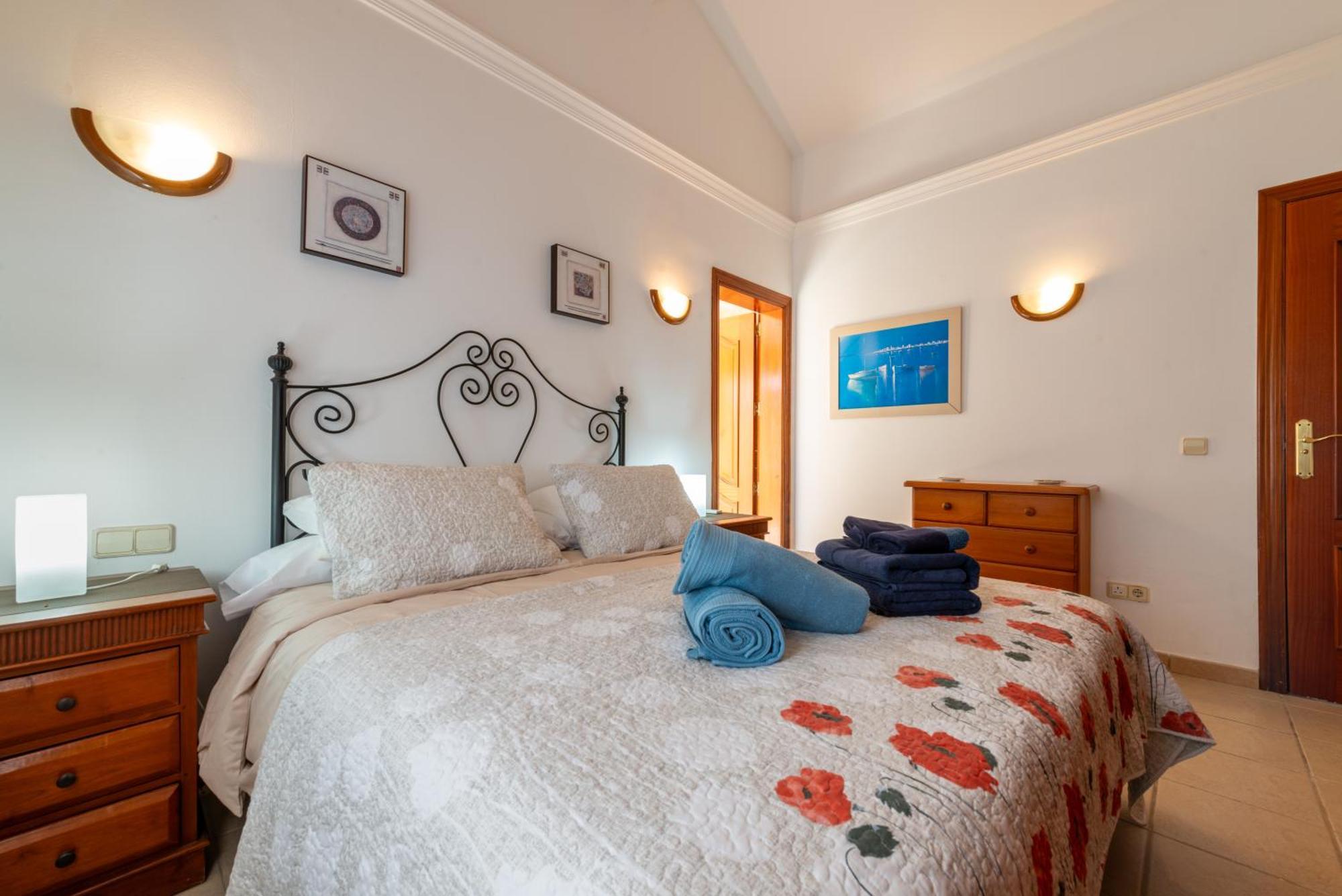 Utopia, 4 Bedrooms Close To Old Town, Heated Pool With Complete Privacy Villa *