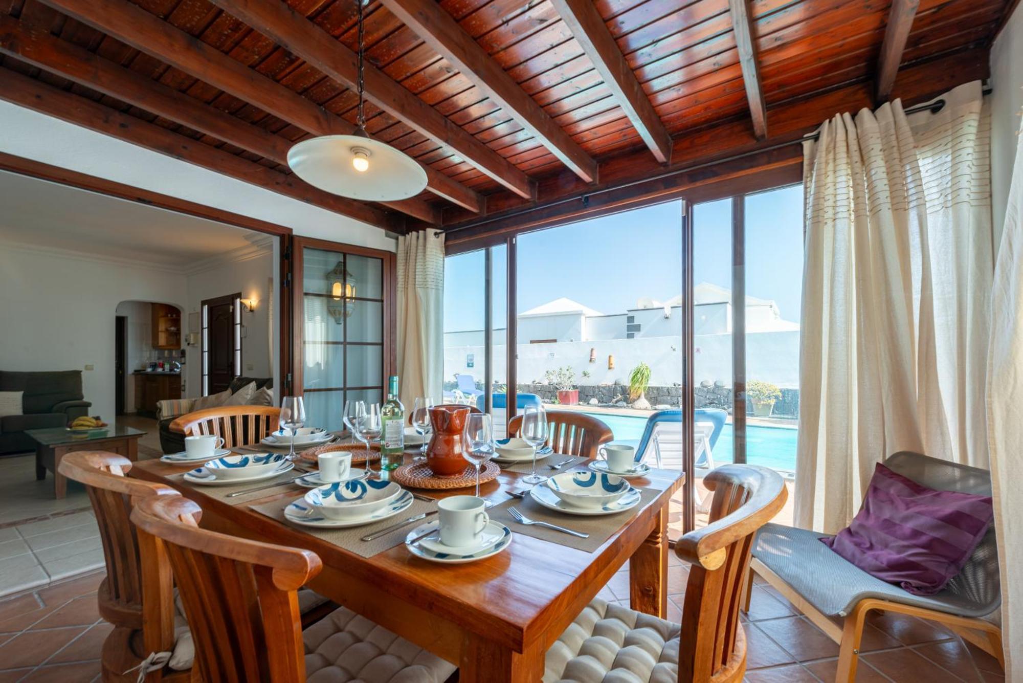 Utopia, Villa 4 Bedrooms Close To Old Town, Heated Pool With Complete Privacy Villa