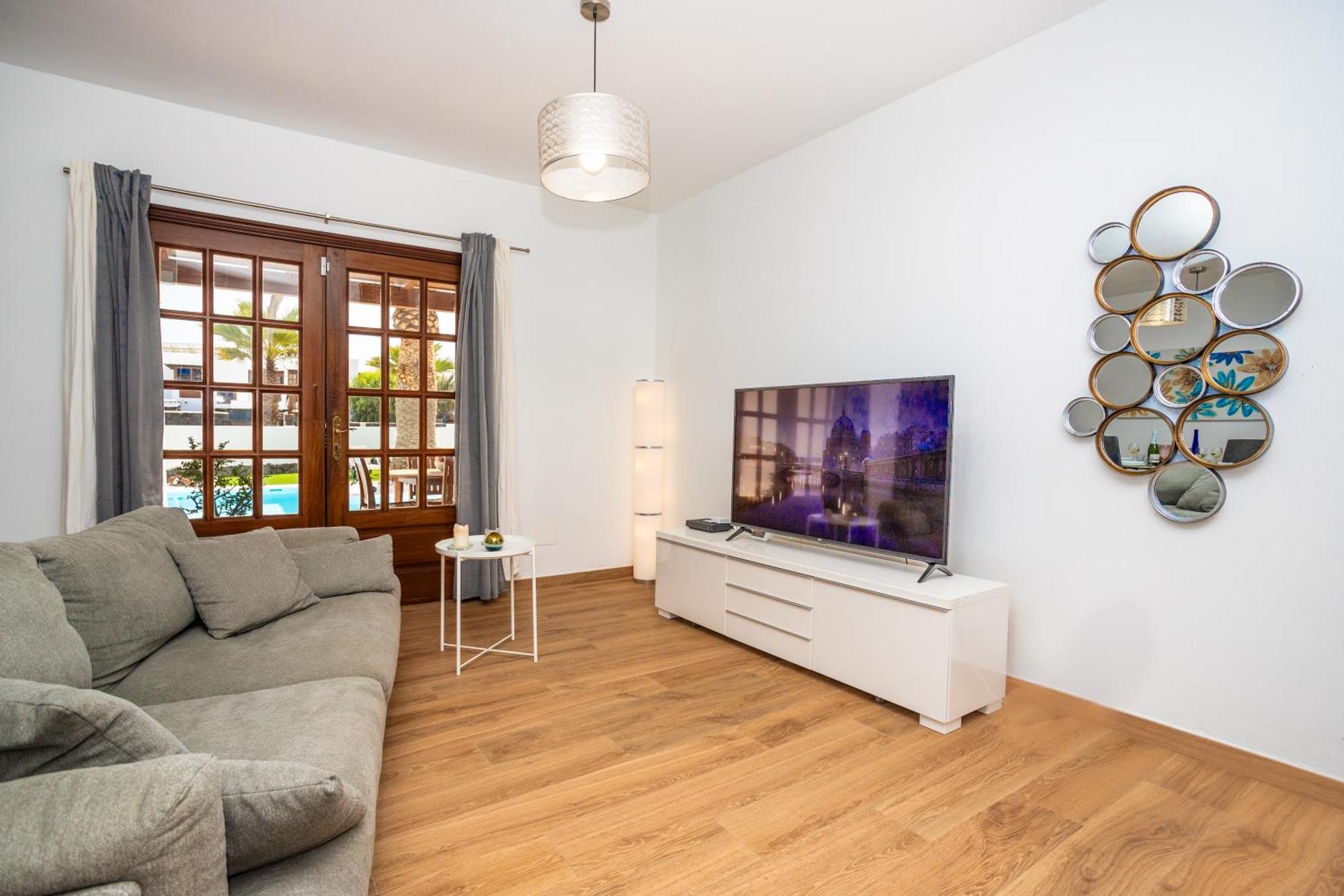 Axular With Heated Private Pool *