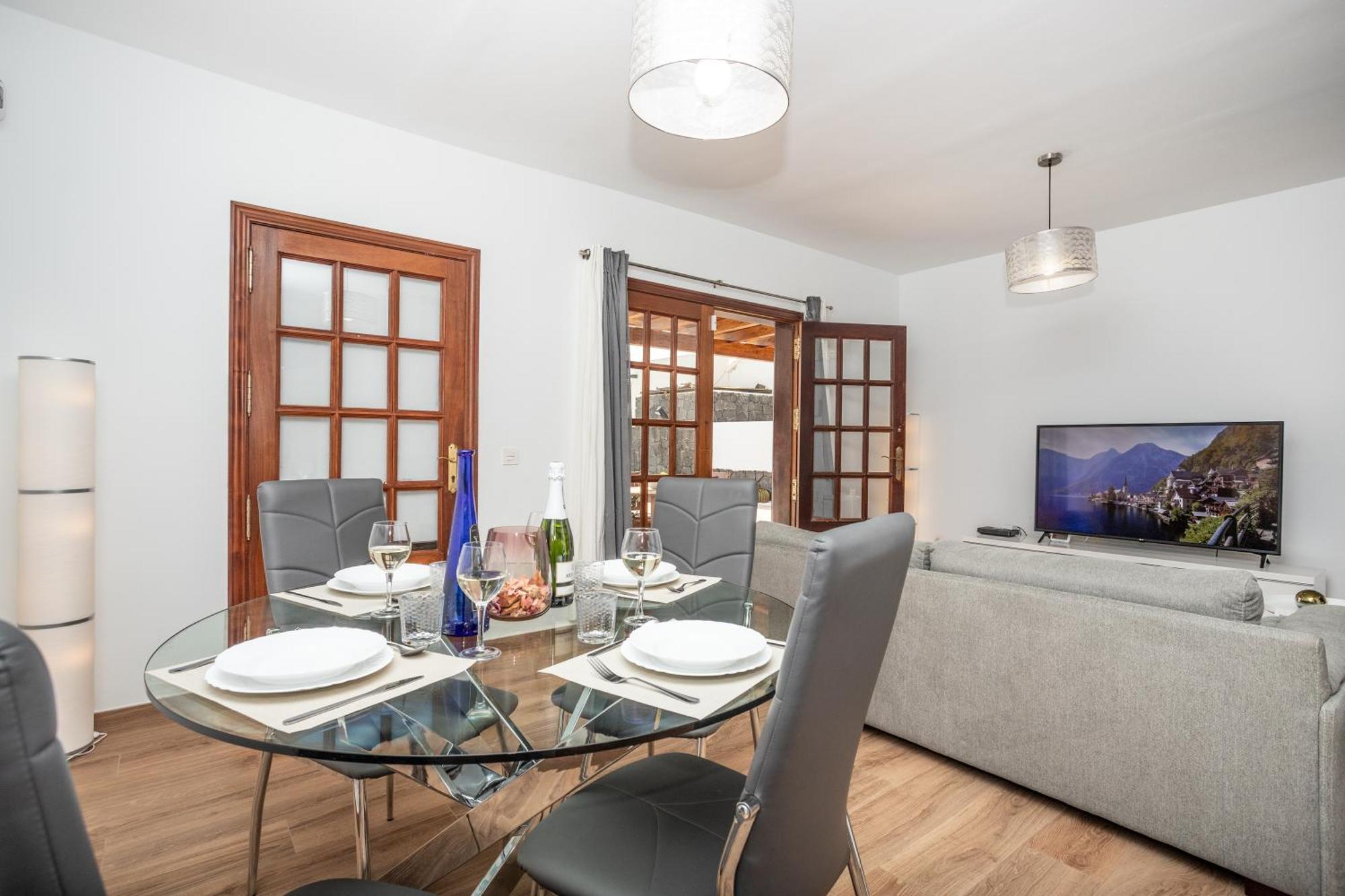 Axular With Heated Private Pool Playa Blanca (Lanzarote)