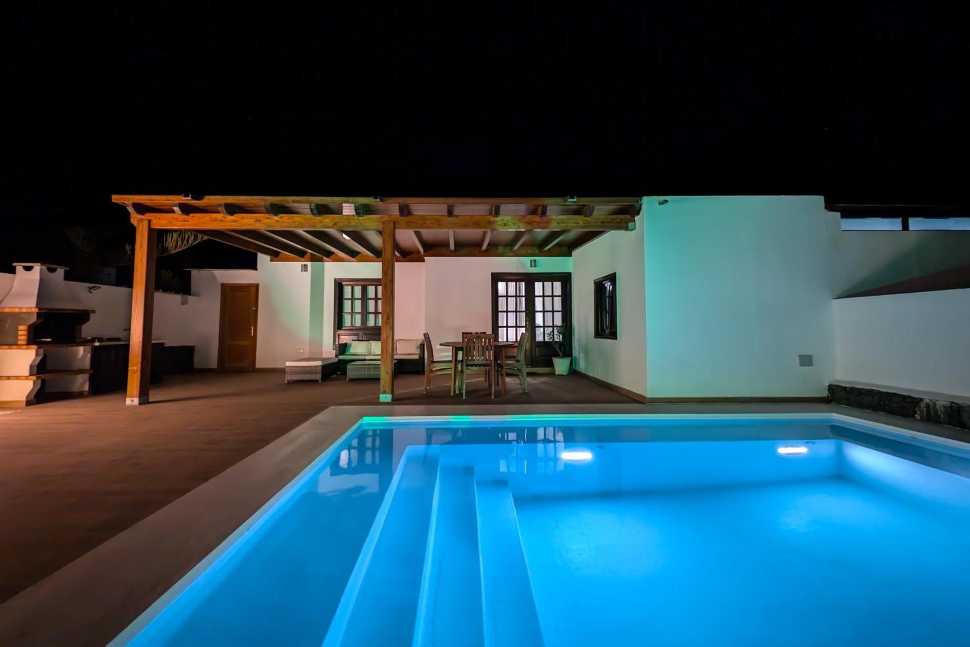 Axular With Heated Private Pool Сasa de vacaciones
