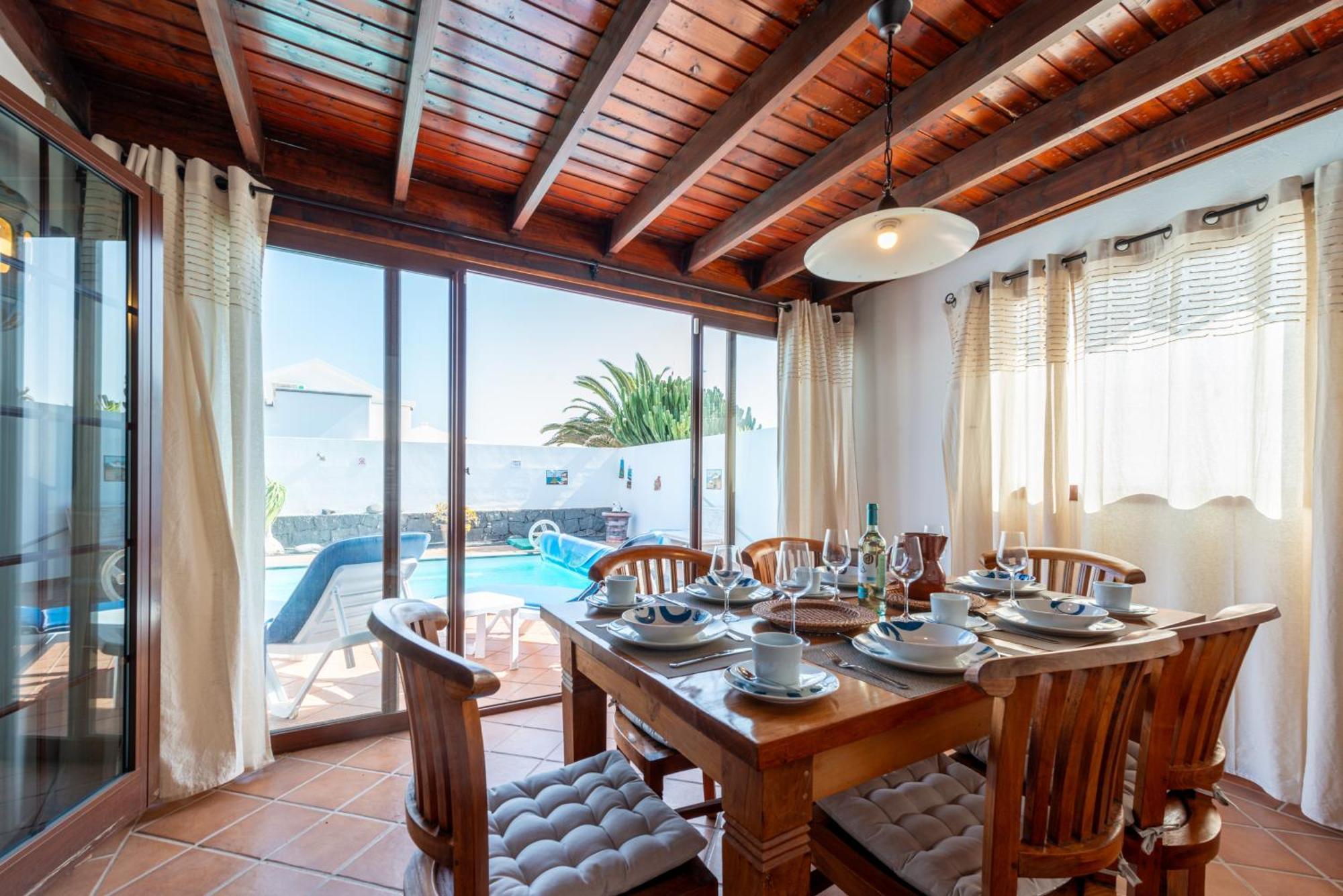 Villa Utopia, Villa 4 Bedrooms Close To Old Town, Heated Pool With Complete Privacy