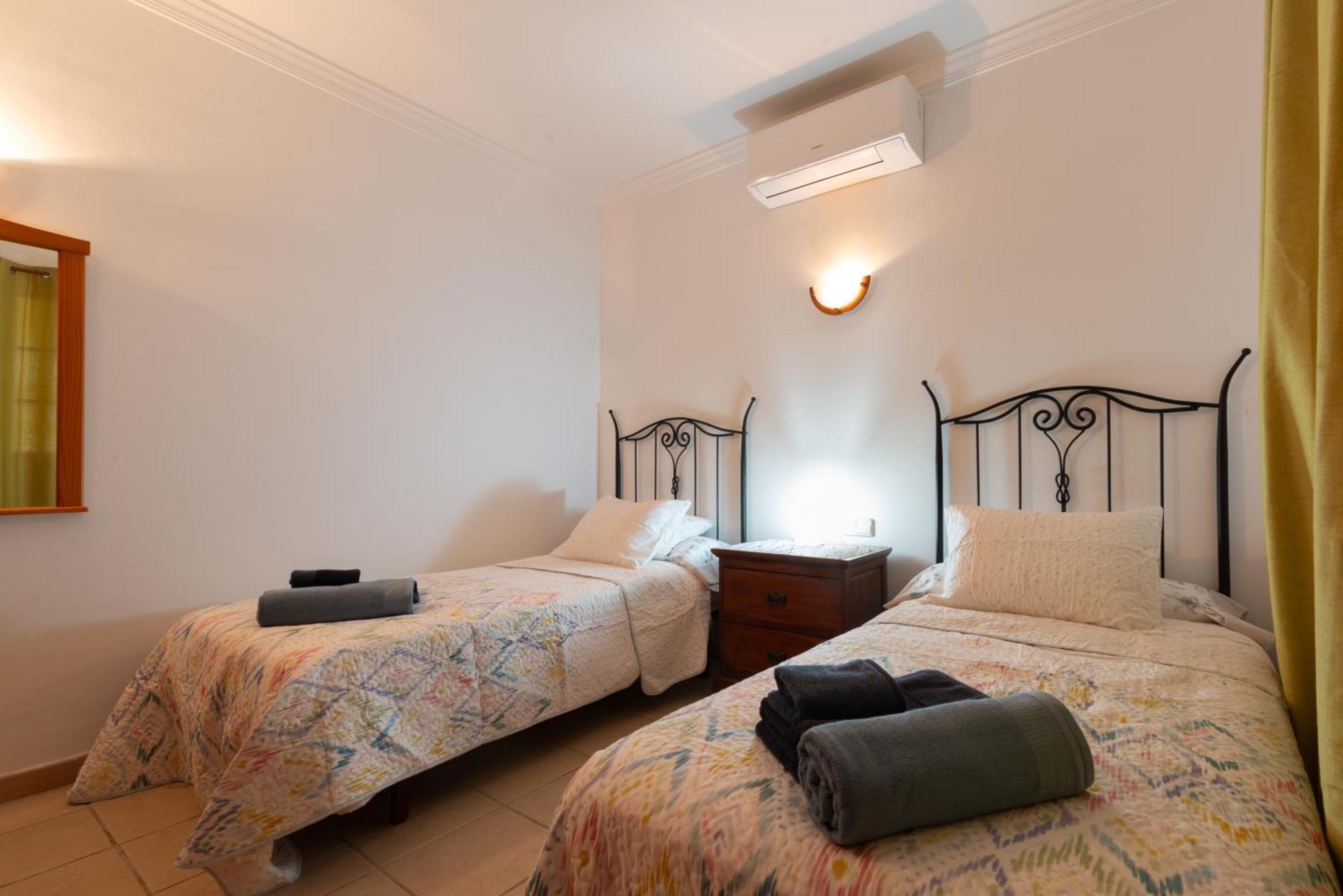 Villa Utopia, Villa 4 Bedrooms Close To Old Town, Heated Pool With Complete Privacy