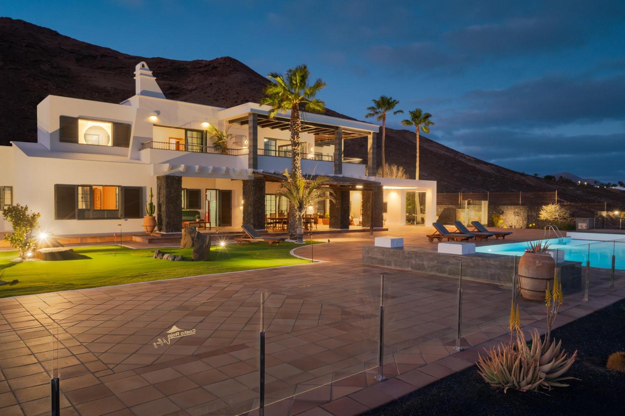 Costa Roja Con Vistas Al Mar, Piscinas, Jacuzzi, Mini Golf Y Padel En Montana Roja Villa