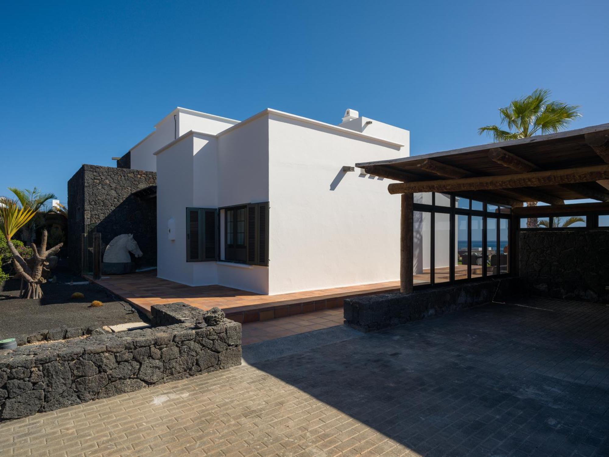Villa Costa Roja Con Vistas Al Mar, Piscinas, Jacuzzi, Mini Golf Y Padel En Montana Roja Playa Blanca (Lanzarote)