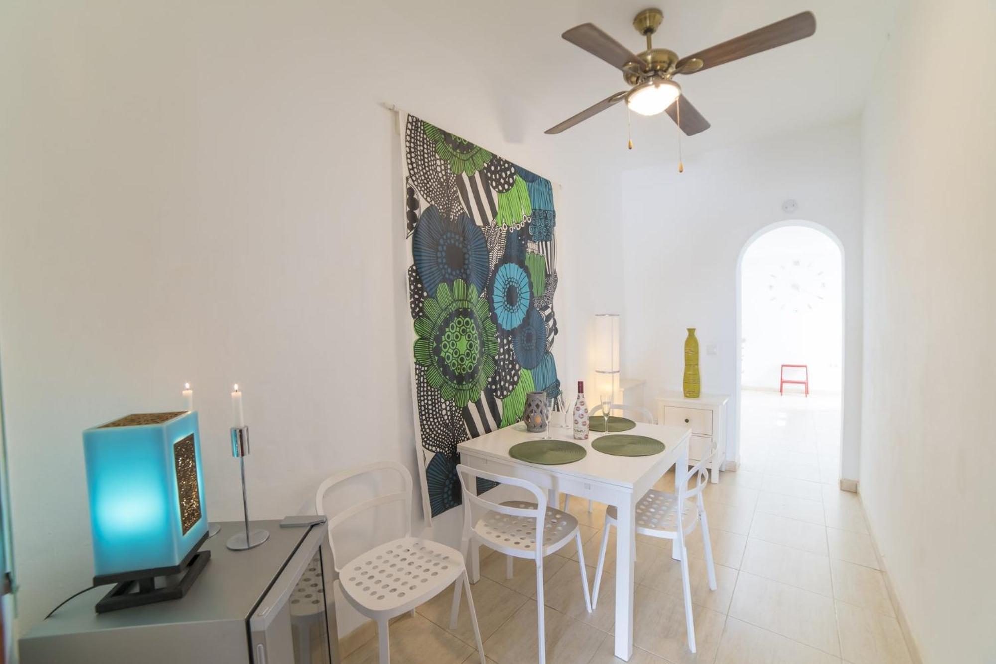 Extraordinary 3 Bedrooms Naraku Spacious Sun Terrace Outdoor Pool, Hot Tub And Bbq *