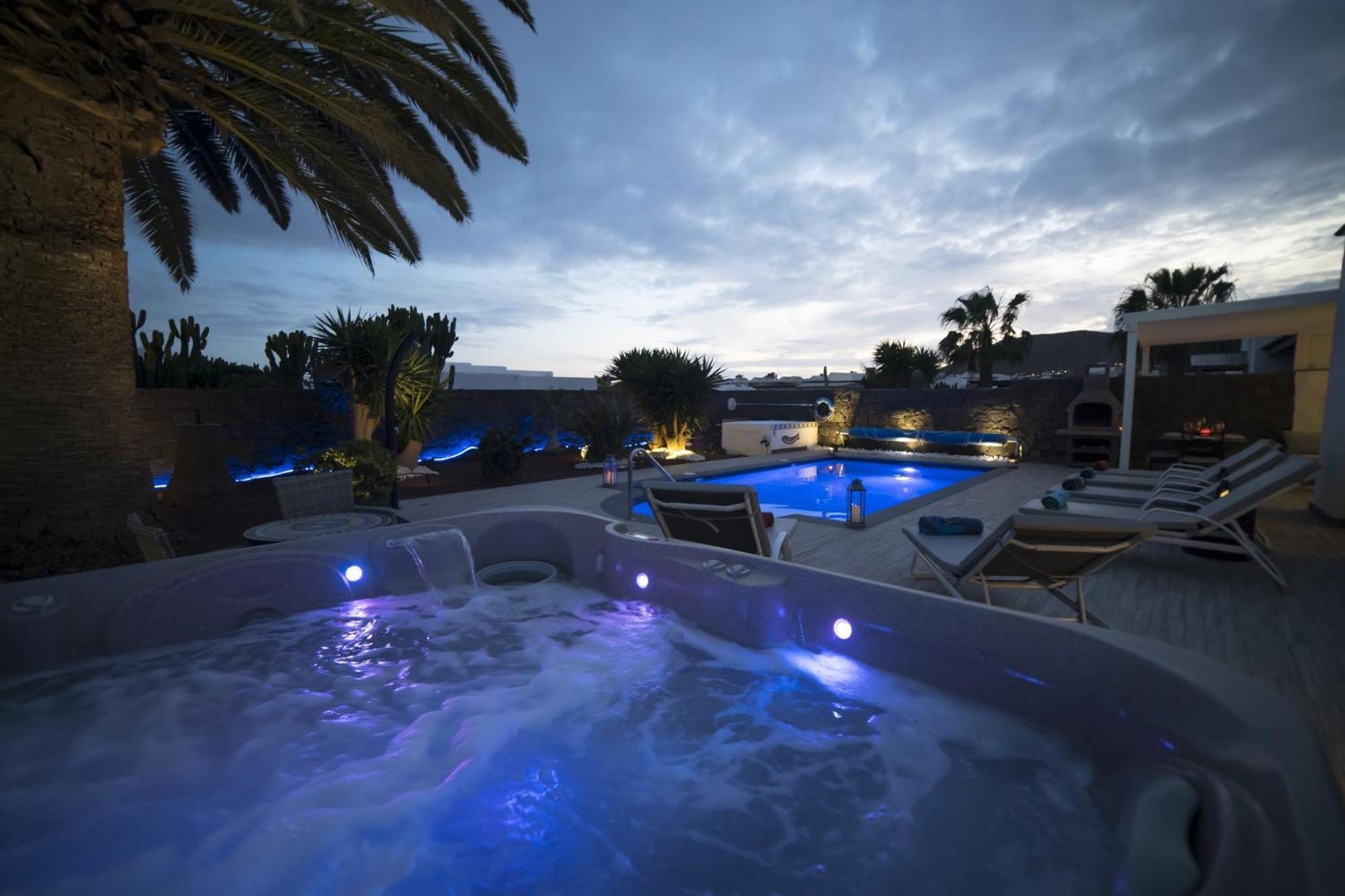 Extraordinary 3 Bedrooms Naraku Spacious Sun Terrace Outdoor Pool, Hot Tub And Bbq Playa Blanca (Lanzarote)