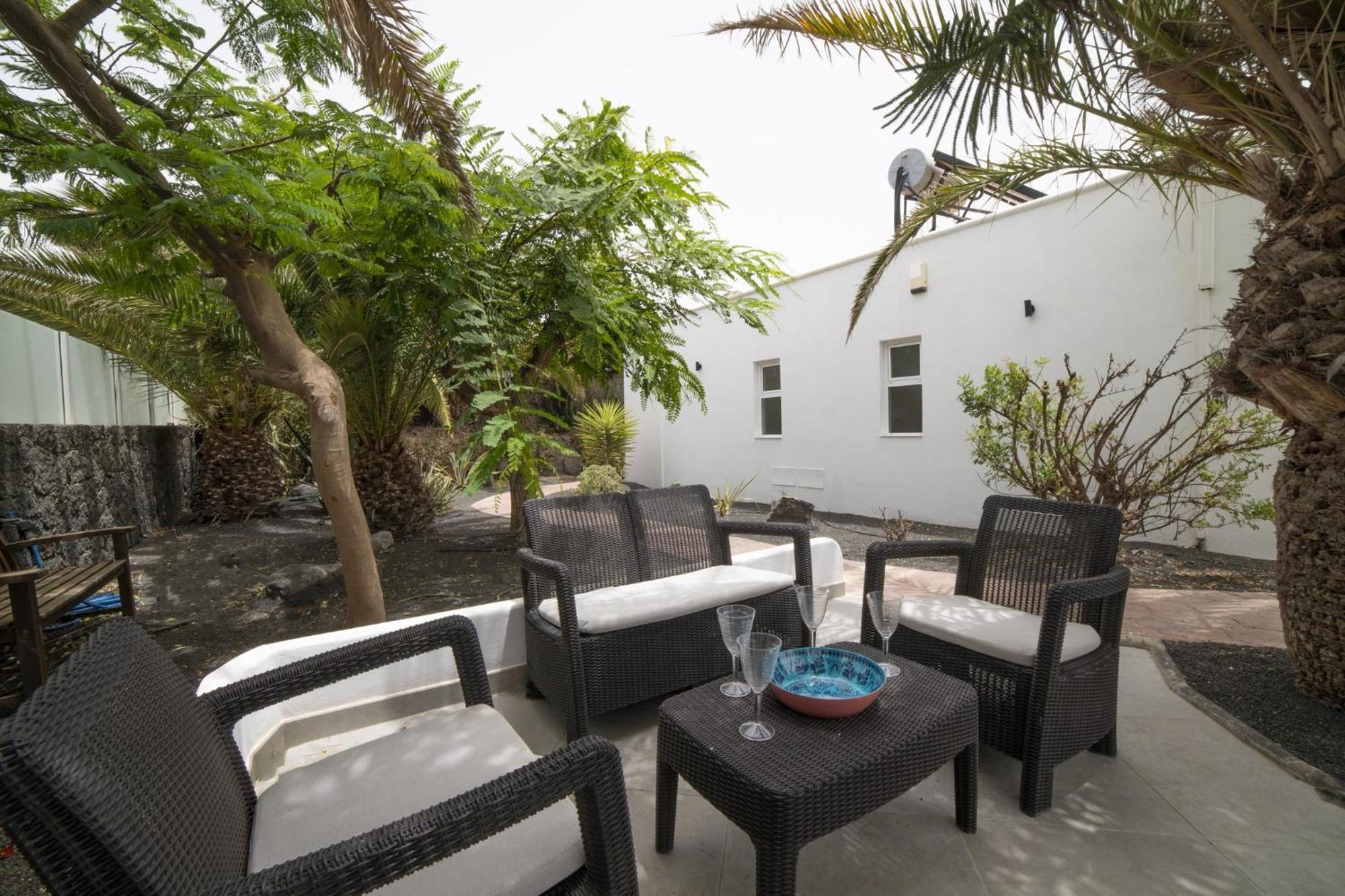 Villa Dazzling 4 Bedrooms Nagini Spacious Furnished Sun Terrace Large Private Outdoor Pool Outdoor Hot Tub Bbq,