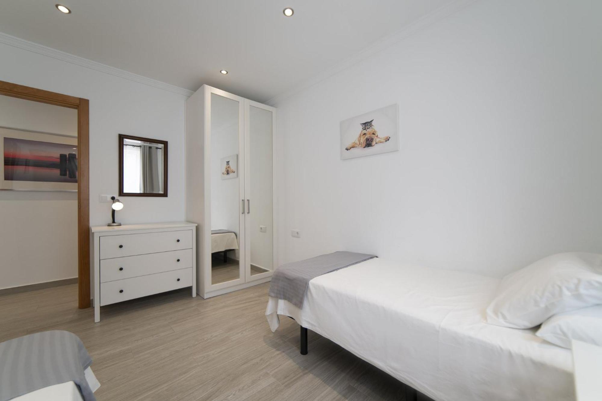Dazzling 4 Bedrooms Nagini Spacious Furnished Sun Terrace Large Private Outdoor Pool Outdoor Hot Tub Bbq,