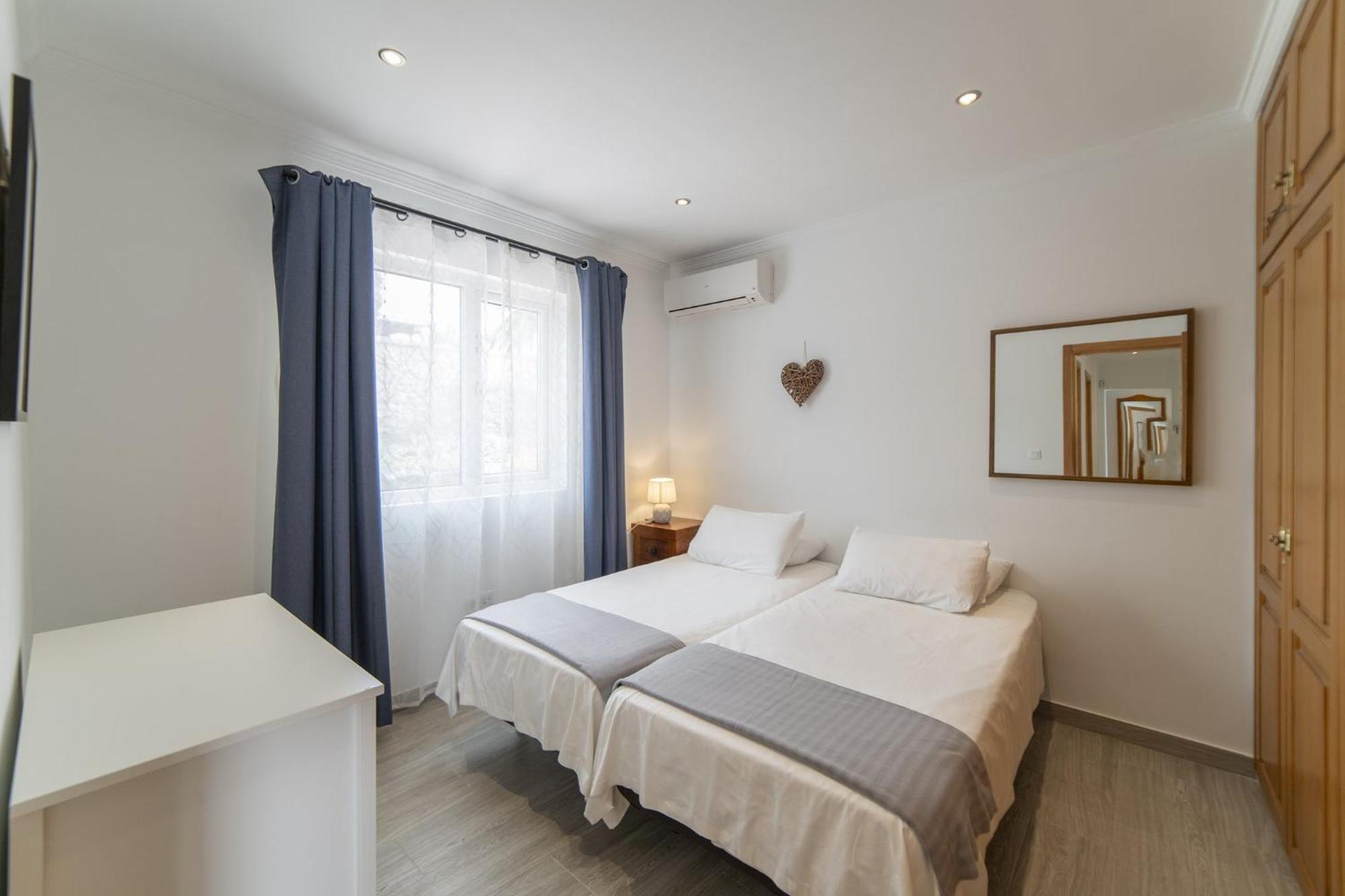Villa Dazzling 4 Bedrooms Nagini Spacious Furnished Sun Terrace Large Private Outdoor Pool Outdoor Hot Tub Bbq,