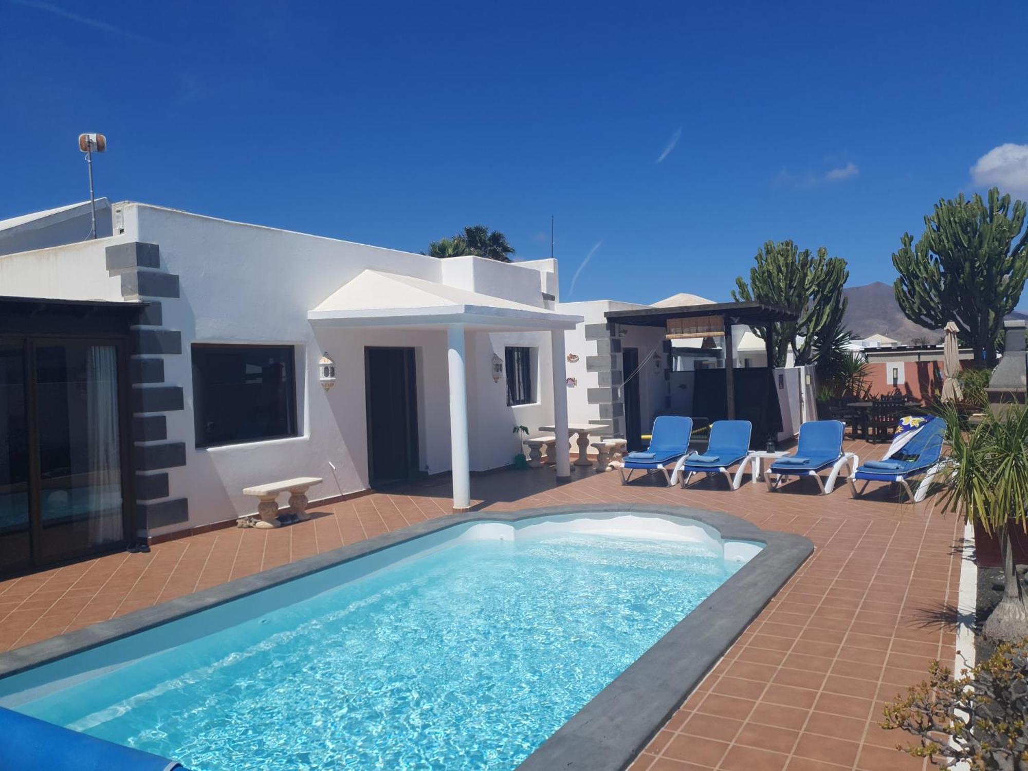 Utopia, 4 Bedrooms Close To Old Town, Heated Pool With Complete Privacy Villa