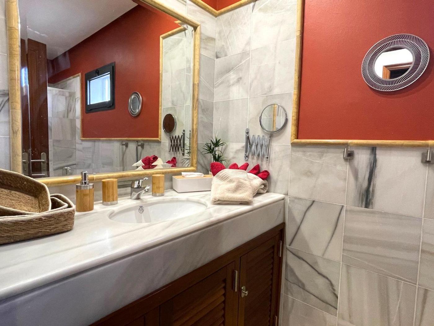Casa Karoline With A Sunny Terrace, Heated Pool, Comfort And Privacy In A Quiet Neighborhood Villa