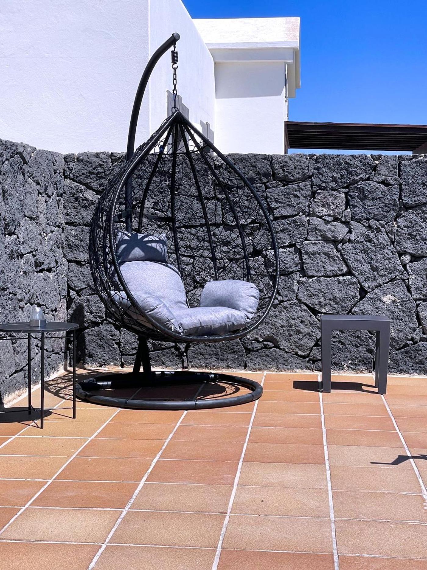 Casa Karoline With A Sunny Terrace, Heated Pool, Comfort And Privacy In A Quiet Neighborhood Villa *