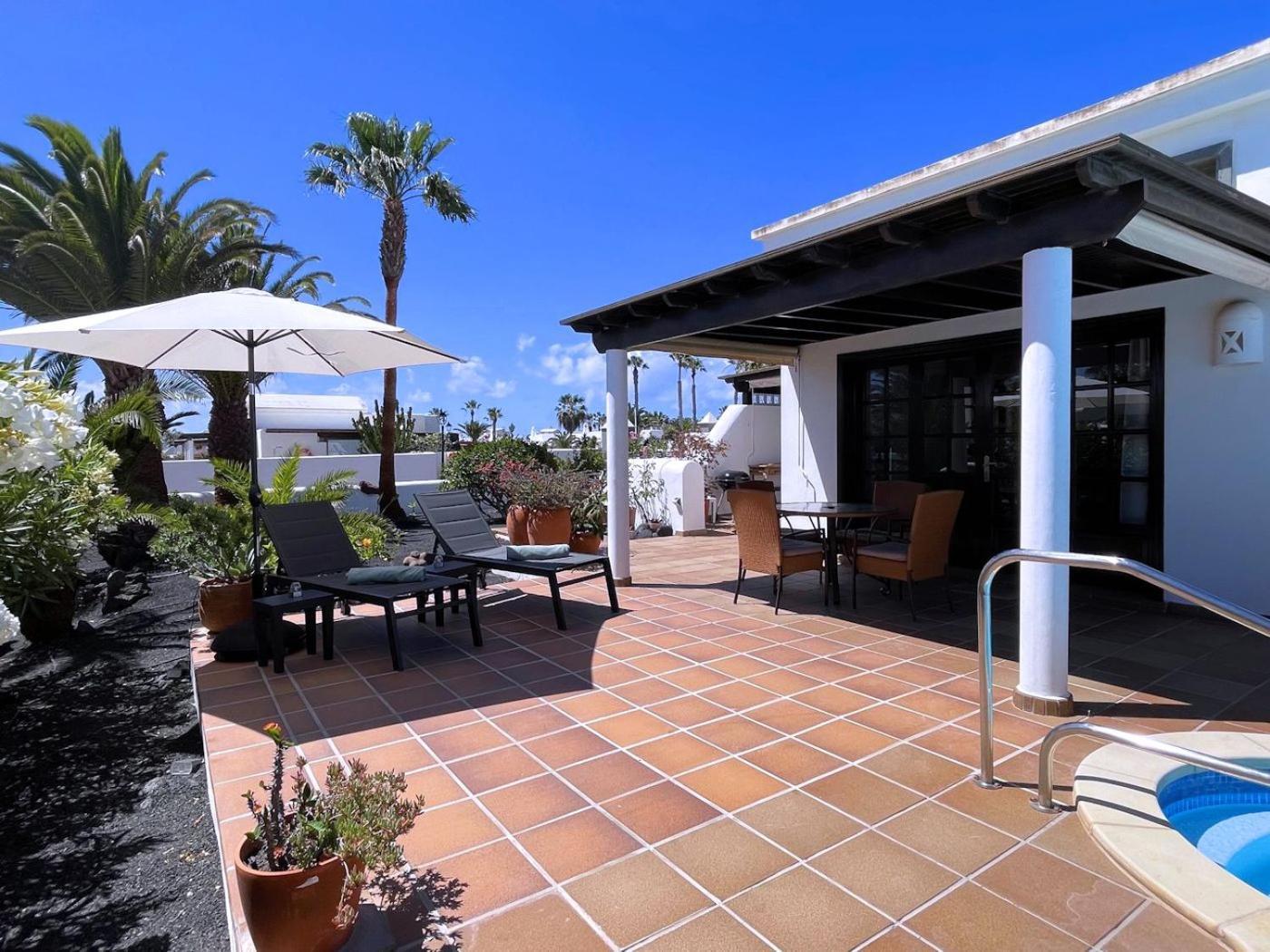 Villa Casa Karoline With A Sunny Terrace, Heated Pool, Comfort And Privacy In A Quiet Neighborhood *