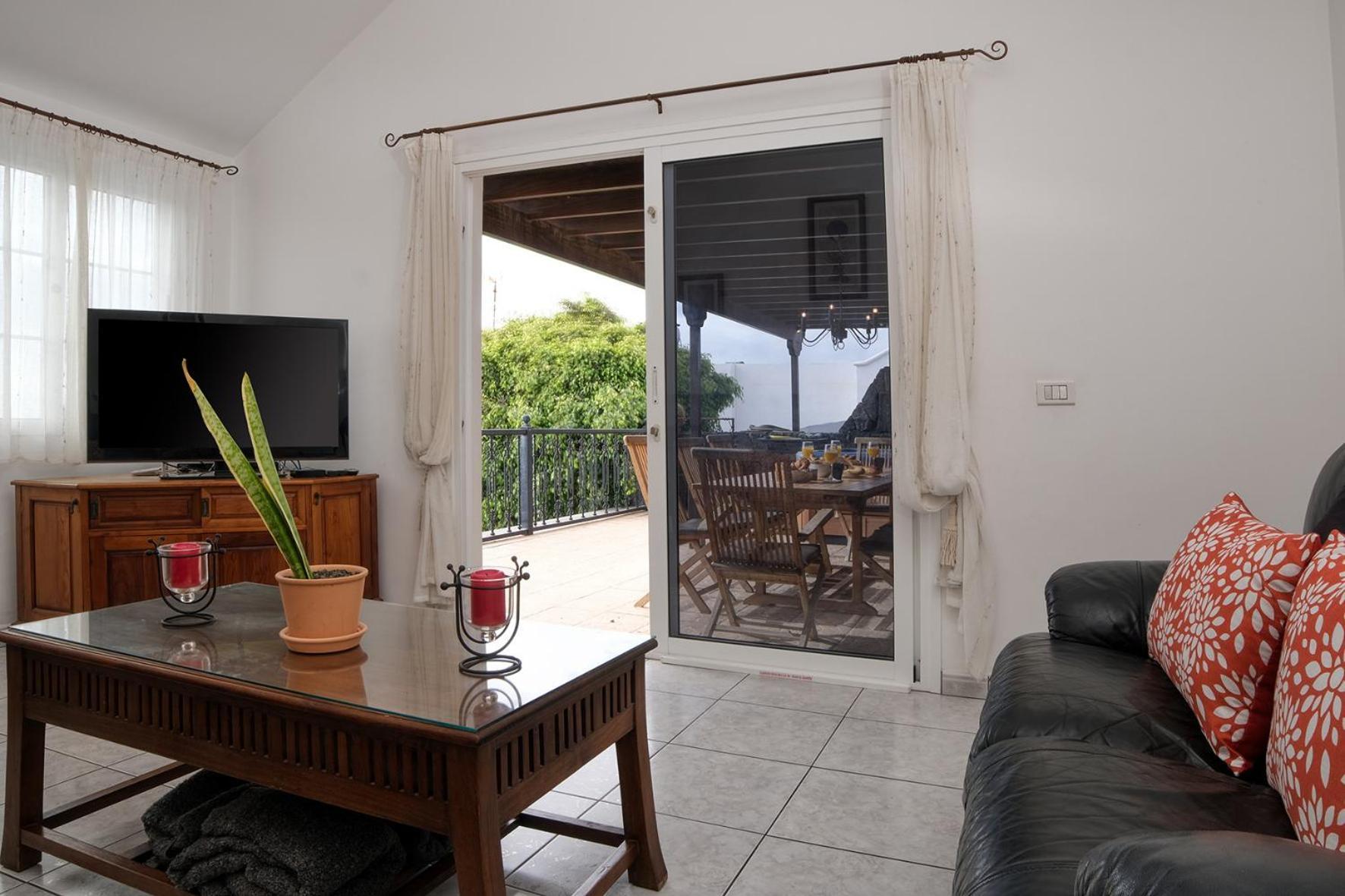 Villa Picasso - Private Pool, Bbq And Air-con By Lanzarote Playa Blanca (Lanzarote)